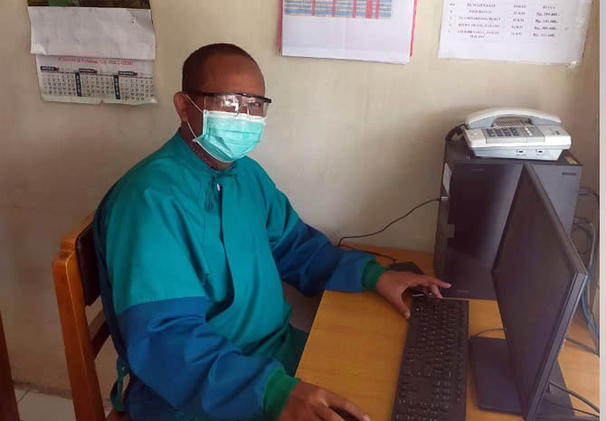 PERNAH TERPAPAR: Dokter Ragil Widodo Budi Nugroho yang pernah terpapar Covid-19 dan kini telah sembuh. (Foto: Mukhamad Rosyidi/Jawa Pos Radar Bromo)