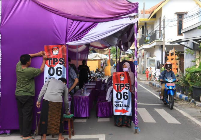 PESTA DEMOKRASI: TPS yang didirikan di Mandaranrejo saat pilwali 9 Desember lalu. (Foto: Dok. Radar Bromo)