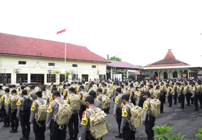 BERSIAP: Apel pasukan yang digelar di Polres Pasuruan Kota jelang pelaksanaan Pilwali Pasuruan. (Foto: Humas Polres Pasuruan for Jawa Pos Radar Bromo)