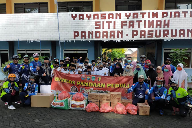SOSIAL: Penyerahan bantuan sosial kepada Yayasan Yatim Piatu Siti Fatimah.