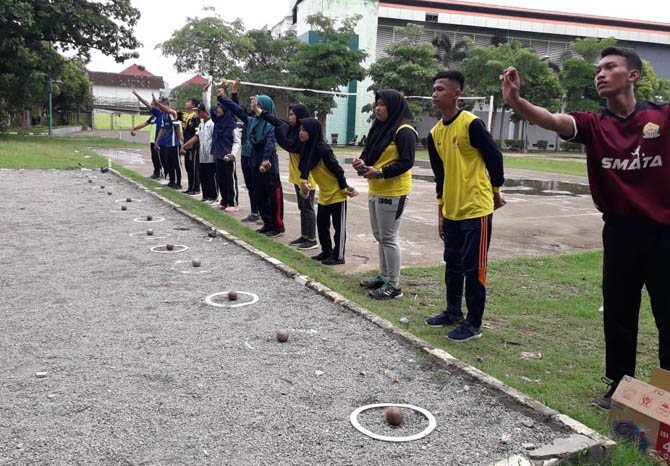 LATIHAN: Atlet petanque Kota Pasuruan saat berlatih. (Foto Istimewa)