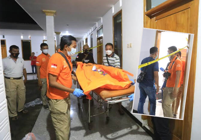 BIKIN GEMPAR: Petugas kepolisian mengevakuasi jenazah wanita dari kamar indekos di Kelurahan Tisnonegaran, Kecamatan Kanigaran, Rabu (20/1) malam. (Foto: Zainal Arifin/Jawa Pos Radar Bromo)