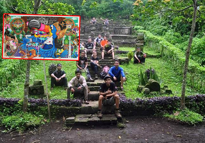 MENDAKI: Agung Prabowo bersama tim Pawitra Art Project dan pendaki lain di salah satu sisi Gunung Penanggungan. Di sini ada ratusan candi peninggalan Pra-Majapahit. Inset, contoh karya seni lukis yang dikerjakan Pawitra Art Project. (Foto: Istimewa)