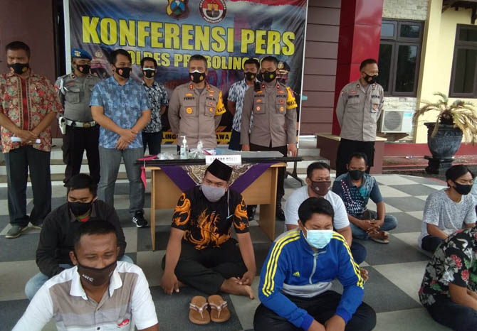 DIUSUT: Sejumlah saksi kasus perusakan di RSUD Waluyo Jati, Kraksaan, dibeber kepada awak media di Mapolres Probolinggo, Jumat (22/1) siang. (Polres Probolinggo for Jawa Pos Radar Bromo)
