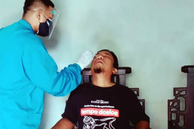 Penulis H.A Suyuti saat dirapid antigen.