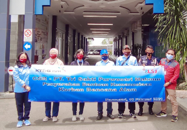 Penyerahan bantuan kemanusiaan dari Manajemen, Serikat Pekerja dan Karyawan PT. TSPM (KT&G) telah dilakukan pada tanggal 10 Februari 2021 di Purwosari Kab. Pasuruan (DOK. PT. TSPM )