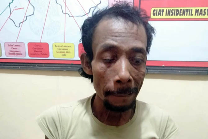 DITAHAN: Narito saat diamankan di sel Mapolsek Pasrepan. (Istimewa)