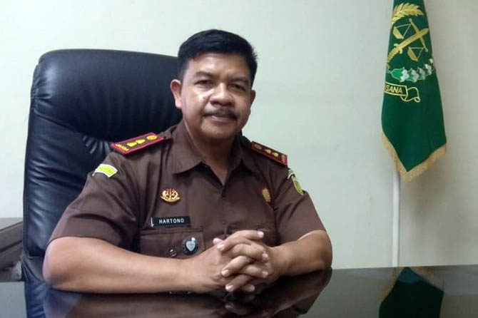 BARU: Hartono, Kepala Kejari Kota Probolinggo yang baru. Kasus korupsi dan narkoba menjadi prioritas kerjanya. (Rizky Putra Dinasti/Jawa Pos Radar Bromo)