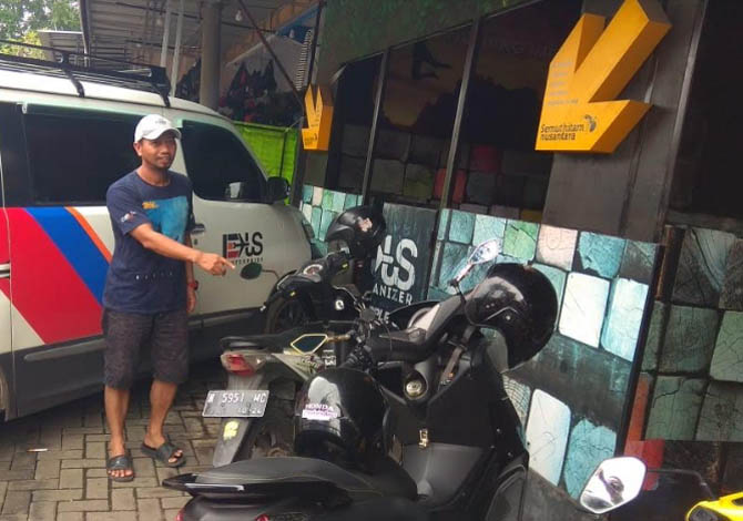 TKP: Tempat parkir Jets Organizer. Di tempat inilah motor milik Citra dicuri. (Foto: Rizky Putra Dinasti/Jawa Pos Radar Bromo)