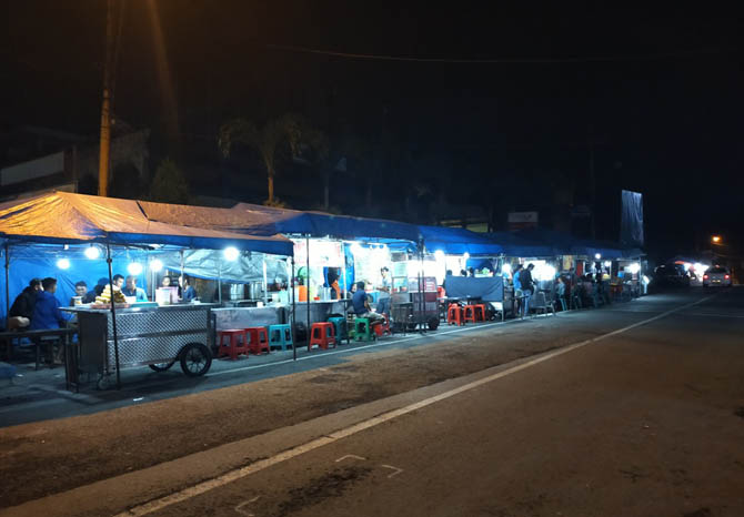 KAWASAN WISATA: Suasana di Tretes saat malam hari. (Rizal F Syatori/Jawa Pos Radar Bromo)