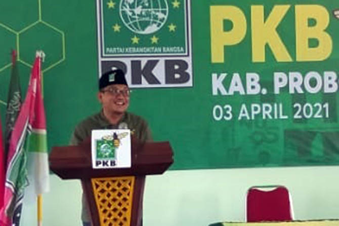 BERPELUANG: Malik Haramain saat Muskercab PKB Kabupaten Probolinggo. (Foto: Agus Faiz Musleh/Jawa Pos Radar Bromo)