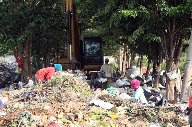 MULAI PENUH: Tumpukan sampah di TPA Seboro di Krejengan. (Foto: dok Jawa Pos Radar Bromo)