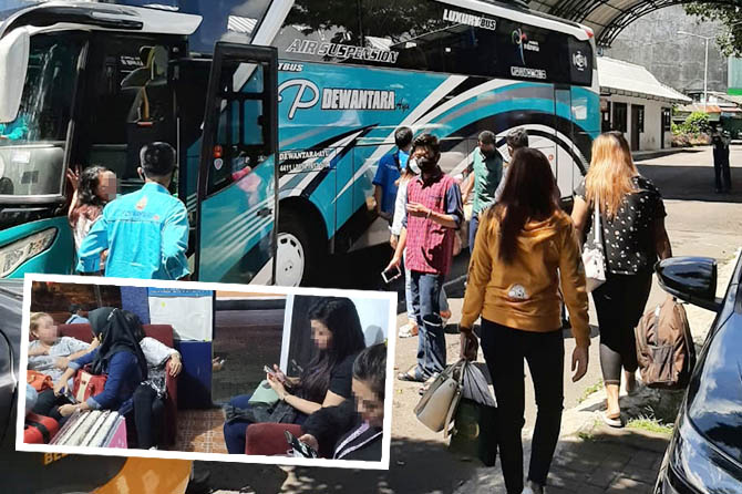 PULANG KAMPUNG: Sejumlah mbak-mbak di Tretes mudik memanfaatkan bus di Terminal Pandaan, Rabu (5/5). (Rizal Syatori/Radar Bromo)