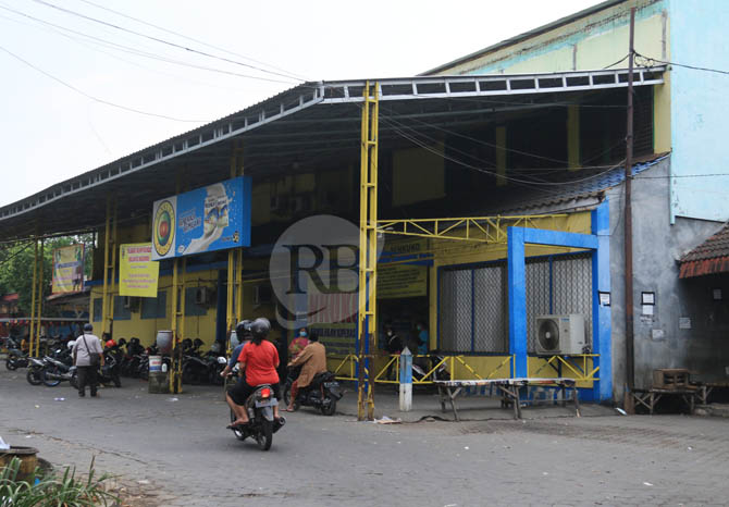 BANYAK SOROTAN: Sentra kulakan koperasi yang ada di Pasar Kebonagung. (Foto: M Zubaidillah/Jawa Pos Radar Bromo)