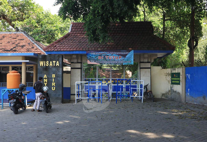 TUTUP: Loket di wisata pemandian Banyubiru yang nampak tutup. (Foto: M Zubaidillah/Jawa Pos Radar Bromo)
