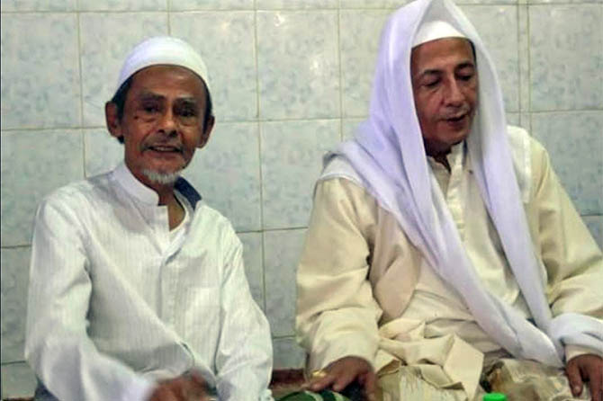 KHARISMATIK: Kiai Nawawi saat bertemu Habib Muhammad Luthfi, beberapa waktu lalu.