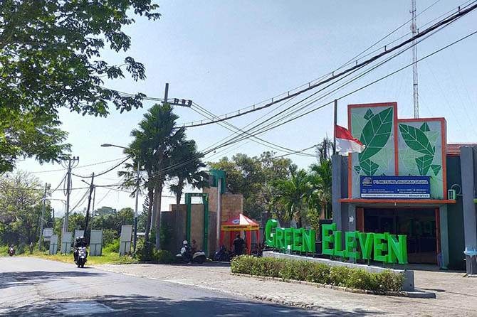 PINGGIR JALAN: Kompleks Perumahan Green Eleven di Jalan Raya Kenep, Beji, menuju Pandaan. (Iwan Andrik/Radar Bromo)