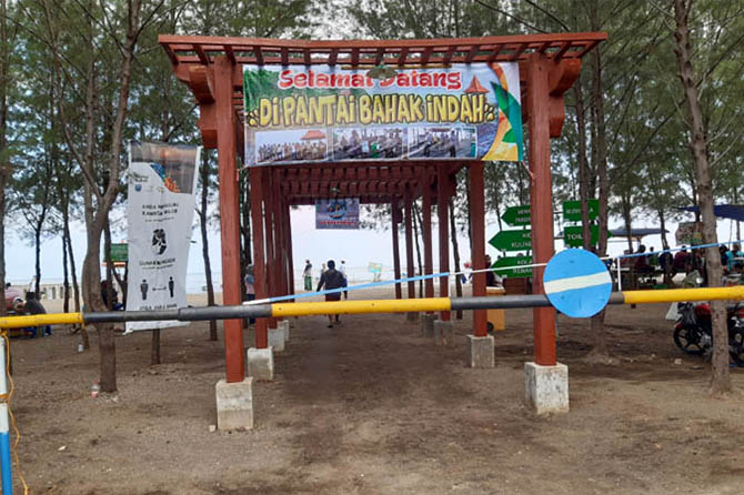 KENA DAMPAK: Suasana di pantai Bahak Tongas saat pagi hari. Selama PPKM Darurat, wisata di Probolinggo ditutup. (Foto: Dok. Radar Bromo)