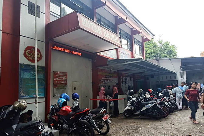 OVERLOAD: Kondisi Rutan Bangil yang kini overload membuat penghuninya rentan diserang penyakit gatal-gatal. (Dok. Radar Bromo)