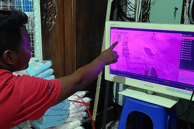 TEREKAM CCTV: Pencurian motor di Jalan Panglima Sudirman, Kelurahan Jati, Kecamatan Mayangan yang terekam CCTV.