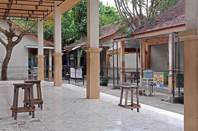 SEMPAT DITUTUP: Lokasi gantangan di Pasar Karangketug. (Foto: M Rosyidi/Jawa Pos Radar Bromo)