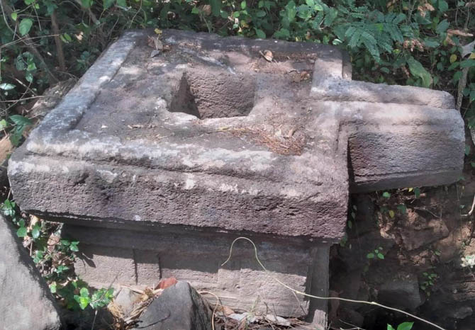 CAGAR BUDAYA: Batu yoni yang ditemukan di Desa Sukodermo, Purwosari. (Foto: Istimewa)