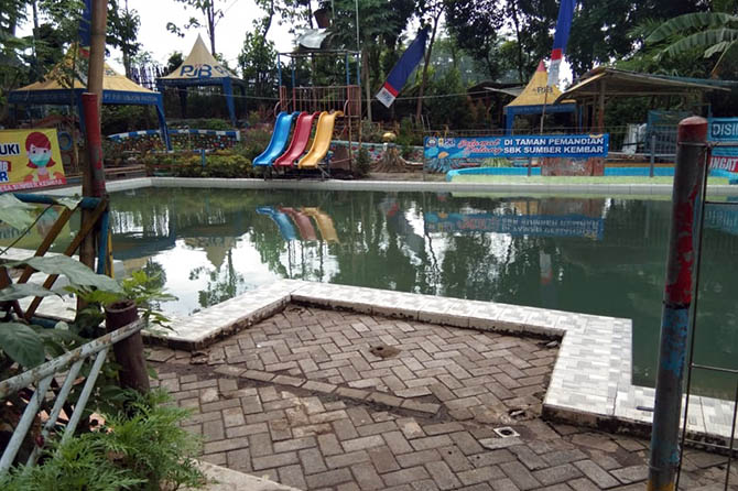 MILIK BUMDES: Kolam pemandian SBK Sumber Kembar, Pakuniran yang langsung ditutup usai ada insiden bocah tenggelam. (Agus Faiz Musleh/Radar Bromo)