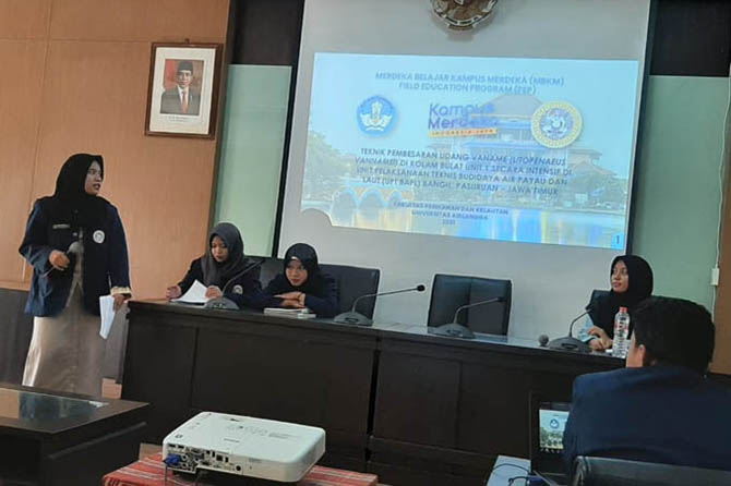 MANFAAT: Mahasiswa Universitas Airlangga Fakultas Perikanan dan Kelautan serius mengikuti magang di UPT BAPL Bangil. (Foto: Istimewa)