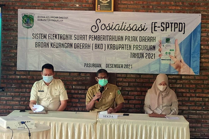 BUKA SOSIALISASI: Sekda Kabupaten Pasuruan, Anang Saiful Wijaya membuka sosialisasi e-SPTPD. (Foto: BKD for Radar Bromo)