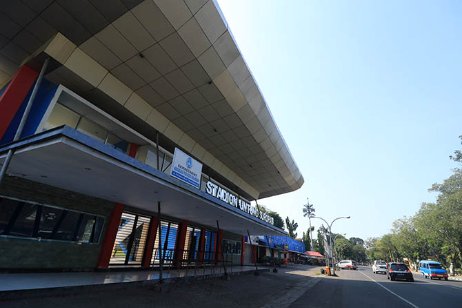 BAKAL DIPERCANTIK: Stadion Untung Suropati yang tahun depan dianggarkan Rp 200 juta untuk pembenahan infrastrukturnya. (Mokhamad Zubaidillah/Radar Bromo)