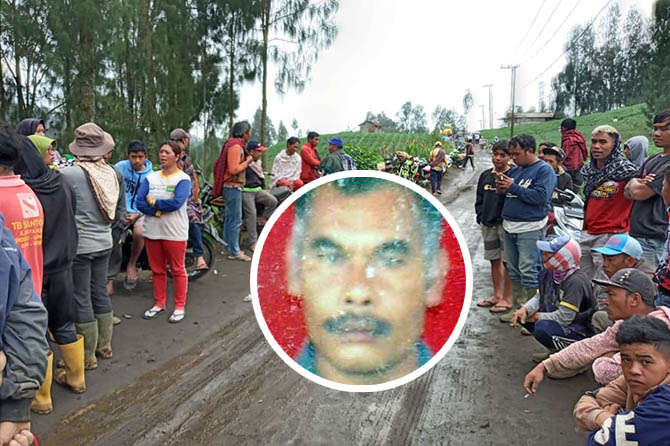 JADI PERHATIAN: Sejumlah warga berada di lokasi kejadian tempat meninggalnya Tono, di Jalan Desa Ledokombo, Kecamatan Sumber, Sabtu (15/1). Inset Tono semasa hidup. (Polsek Sumber for Radar Bromo)
