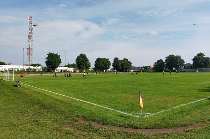RATA: Lapangan Plumbon yang jadi venue pertandingan â€œjagokapukâ€ kemarin. (Rizal Syatori/Radar Bromo)