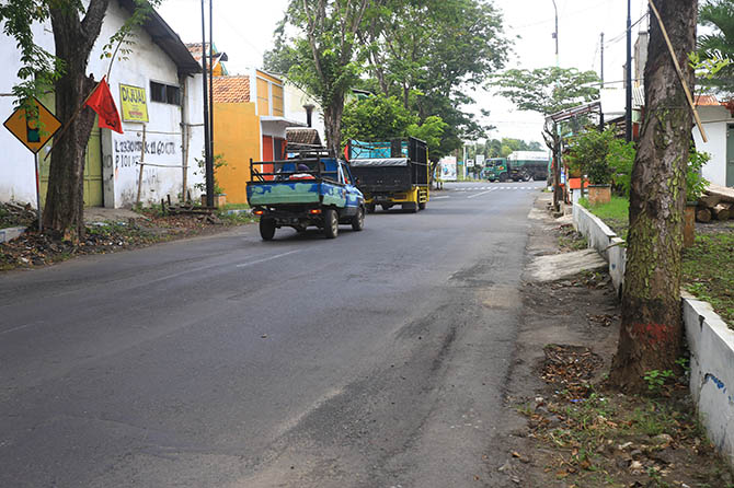 BAKAL LEBIH MULUS: Ruas Jalan Brantas yang tahun ini bakal direhab dengan memanfaatkan kucuran DAK. (Zainal Arifin/Jawa Pos Radar Bromo)