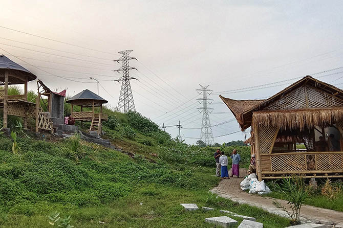 NYAMAN: Cafe Nyantol masih baru dikembangkan. Situasinya cukup nyaman sebagai tempat bersantai bersama rekan dan keluarga. (Foto: Achmad Arianto/Jawa Pos Radar Bromo)