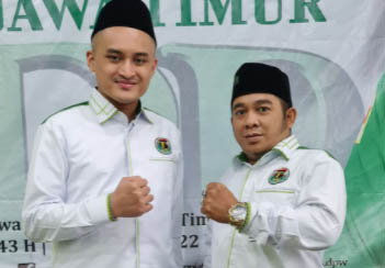 DUET BARU: Aris Ubaidillah (kanan) dan Gus Aziz memimpin DPC PPP Kota Pasuruan. Keduanya sosok muda dari kaum milenial. (Foto: Istimewa)