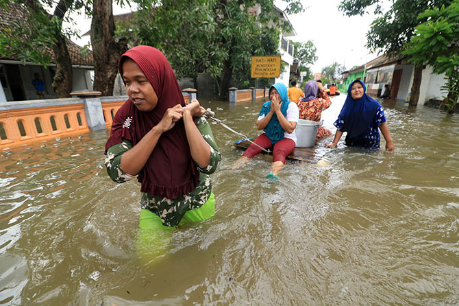 Banjir yang terjadi di wilayah Rejoso, beberapa waktu lalu lantaran meluapnya sungai Rejoso. Tahun ini, 3 sungai yang dikelola Dinas PU SDA Jatim bakal menormalisasi 3 sungai besar. (Dok. Radar Bromo)