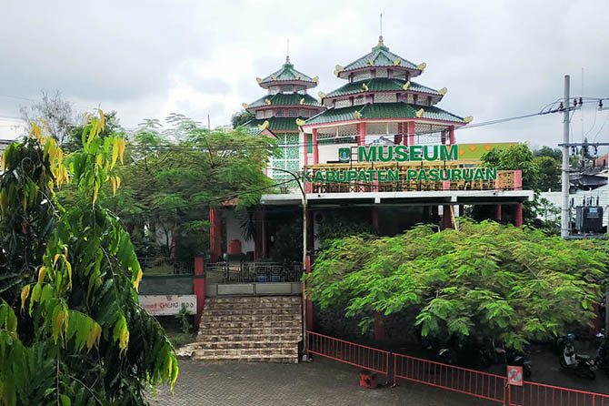 TERUS BERBENAH: Museum Kabupaten Pasuruan di Pandaan menerima kunjungan wisatawan sesuai aturan PPKM selama pandemi Covid-19. (Foto: Rizal F Syatori/Jawa Pos Radar Bromo)