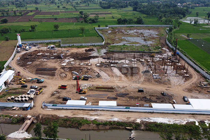 TERUS DIKEBUT: Proyek pembangunan RSUD baru Kota Probolinggo Ar Rozy yang kini terus dikebut. (Fahreza Nuraga/Jawa Pos Radar Bromo)