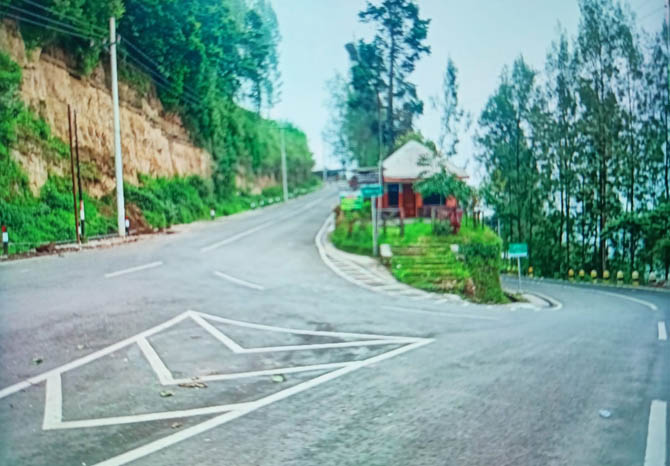 LENGANG: Sudut di Jalan Tosari saat Nyepi, Kamis (3/3). (Foto: M Rosyidi/Jawa Pos Radar Bromo)