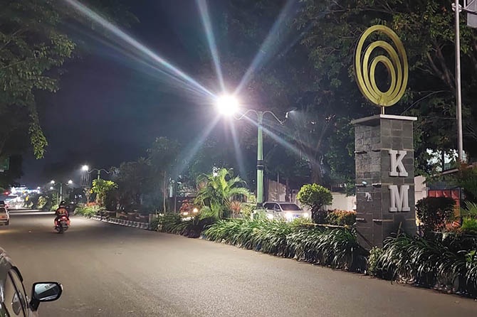 TUGU TITIK NOL: Penanda titik nol di selatan Rumah Makan Sumber Hidup. (Rizky Putra Dinasti/Radar Bromo)