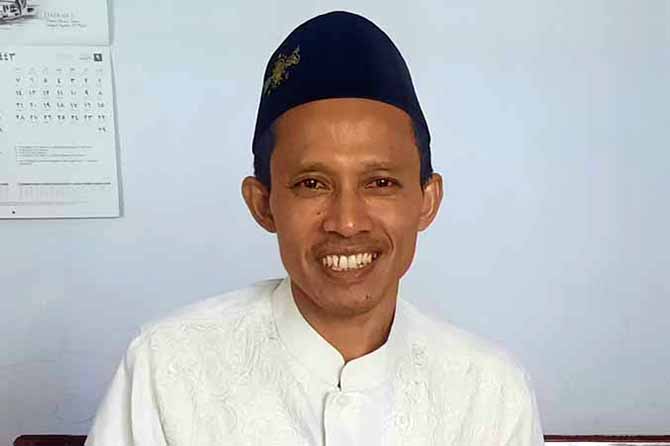 TETAP SALAF: Gus Muhammad Nawawi, pertahankan kitab klasik dan tak mengabaikan kecanggihan teknologi dalam berdakwah. (Foto: Fahrizal Firmani/Jawa Pos Radar Bromo)