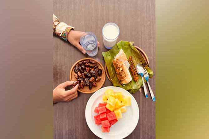 SECUKUPNYA: Saat puasa, ada banyak makanan yang bisa disantap ketika berbuka. (Foto: M Zubaidillah/Jawa Pos Radar Bromo)