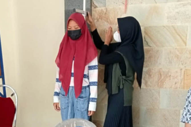 RUTIN: Posyandu Remaja yang digelar di Desa Wedoro oleh Puskesmas Sebani. (Foto: Puskesmas Sebani for Jawa Pos Radar Bromo)