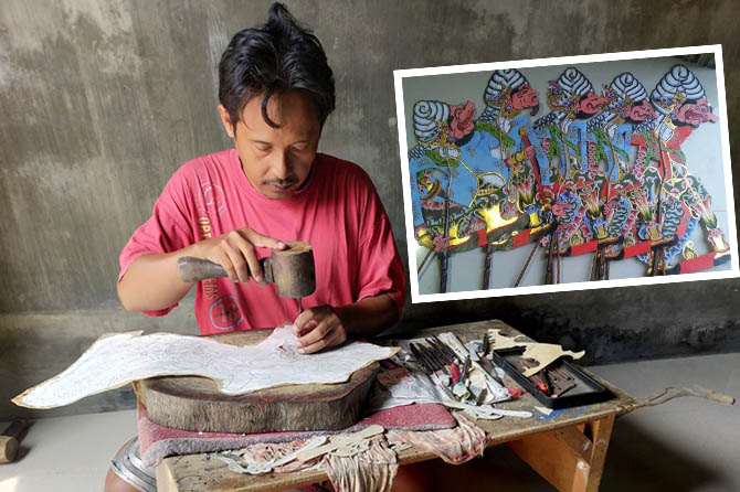 TERAMPIL: Widuk Purwanto mengerjakan salah satu karakter wayang kulit di rumahnya, Karangbangkal, Gempol. Pekerjaan itu ditekuninya sejak bujang hingga sekarang. (Rizal Syatori/Radar Bromo)