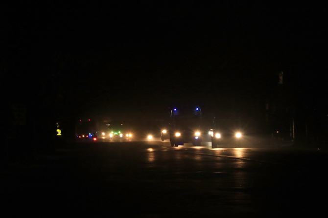 JALAN GELAP: Suasana jalan nasional A. Yani Bangil dan Jalan dr Soetomo saat malam hari. Lampu penerangan jalan umum padam. Pengendara perlu hati-hati.