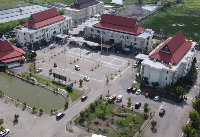 SATU KAWASAN: Kompleks perkantoran Pemkab Pasuruan di Raci. Pemkab berencana kembali membangun kantor organisasi perangkat daerah di Juni tahun 2022. (Foto: Dok. Radar Bromo)