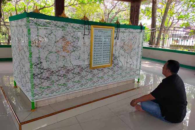 BERSIH: Makam Ki Ageng Penanggungan atau Sayid Yahya di Dusun Penanggungan, Desa Kejapanan, Kecamatan Gempol. Tiap hari, selalu ada warga yang berziarah. (Foto: Rizal F. Syatori/Jawa Pos Radar Bromo)