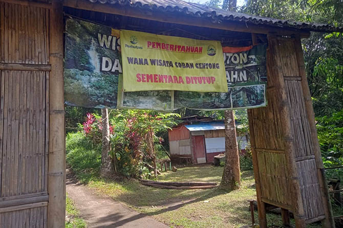 DITUTUP: Air terjun Coban Centong yang kini ditutup. (Rizal Syatori/Radar Bromo)