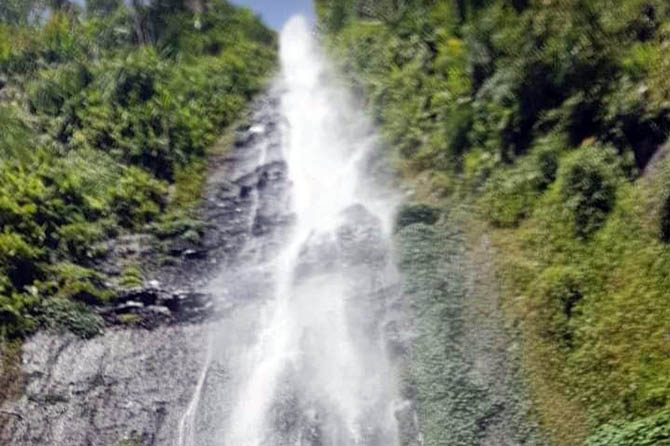 VIEW MENAWAN: Air terjun Coban Glundung di Pesanggrahan, Kecamatan Prigen. (Istimewa)