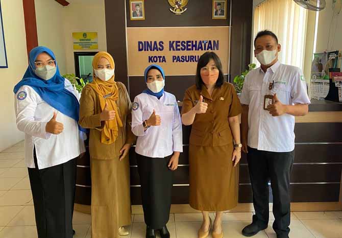 BERSINERGI: Kepala BPJS Kesehatan Cabang Pasuruan dr. Dyah Miryanti bersama Kepala Dinas Kesehatan Kota Pasuruan Shierly Marlena dan jajarannya. (Foto: Istimewa)